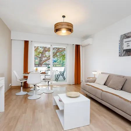 Studio Tres Spacieux Et Design Le Bella Climatise